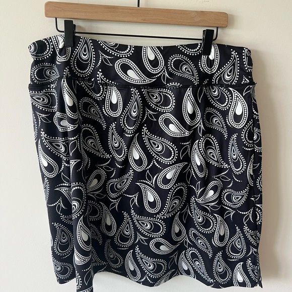 Chicho women’s Black and White Paisley Skort Size 2XL - Picture 1 of 5